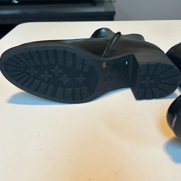 Baretraps Ladies Black Boots Size 9.5 - Picture 5 of 5